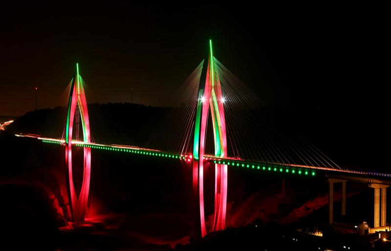 Pont Mohamed VI durant la nuit