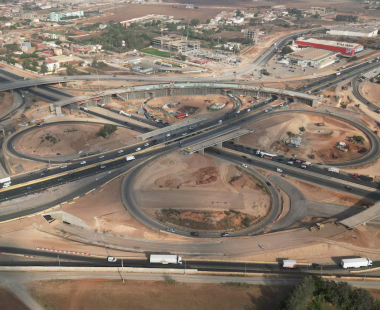 Travaux de réaménagement du nœud autoroutier de Sidi Maarouf  Avis aux usagers en provenance d’ElJadida à destination de  Casablanca, et aux usagers en provenance de Rabat et à destination de  Marrakech et l’Aéroport Mohammed V